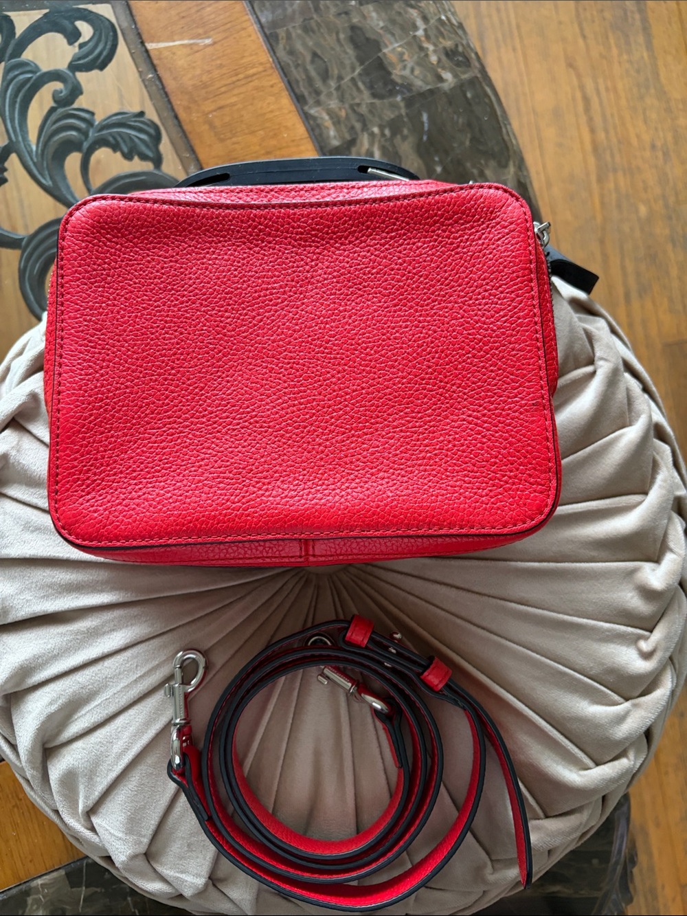 Authentic Marc Jacobs Red Leather Crossbody “Lunchbox” Bag with Detachable Strap - Picture 4 of 5
